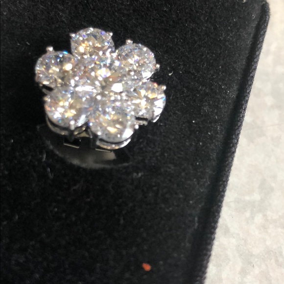 Earring - Picture 3 of 6